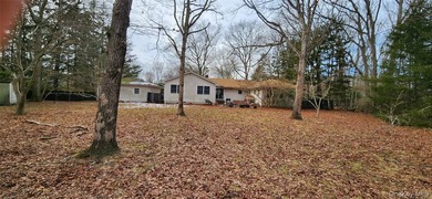 This is a Lovely U-Shaped Sprawling Ranch on over an acre of - photo 15