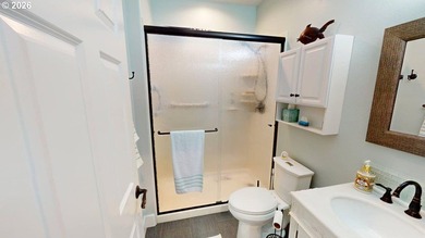 Beautifully maintained single level home featuring vaulted - photo 15