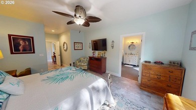 Beautifully maintained single level home featuring vaulted - photo 22