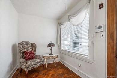 East Flatbush Opportunity! Welcome to this solid 3-bedroom, 2 - photo 4