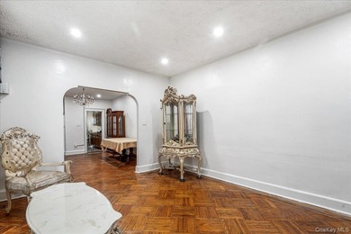 East Flatbush Opportunity! Welcome to this solid 3-bedroom, 2 - photo 6