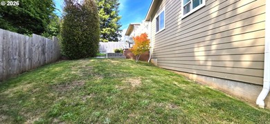 Beautifully maintained single level home featuring vaulted - photo 29
