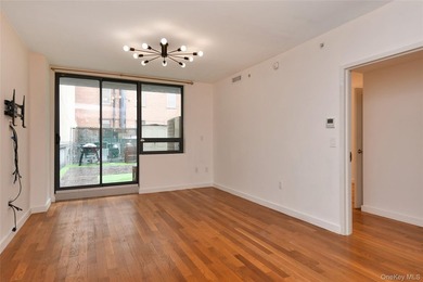 Bright and spacious 1-bedroom condo with private outdoor space - photo 2