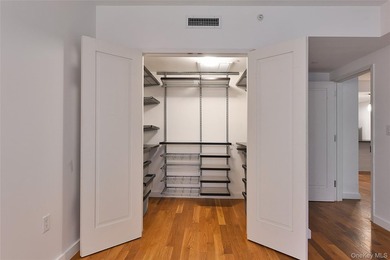 Bright and spacious 1-bedroom condo with private outdoor space - photo 9