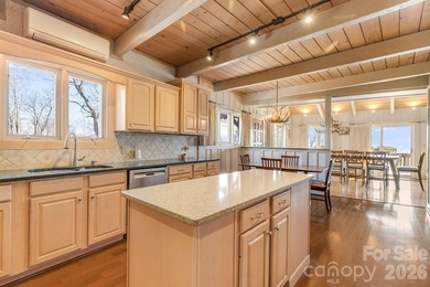 Ideally situated along the Sugar Mountain Ski Resort shuttle - photo 12