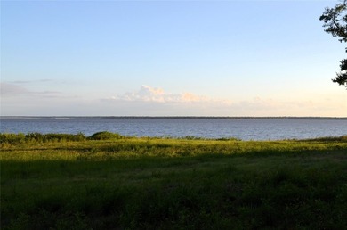 Beautiful waterfront lot on Cedar Creek Lake, located less than - photo 3