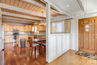 Ideally situated along the Sugar Mountain Ski Resort shuttle - photo 16