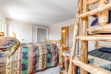 Ideally situated along the Sugar Mountain Ski Resort shuttle - photo 30