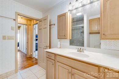Ideally situated along the Sugar Mountain Ski Resort shuttle - photo 32