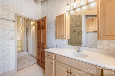 Ideally situated along the Sugar Mountain Ski Resort shuttle - photo 37