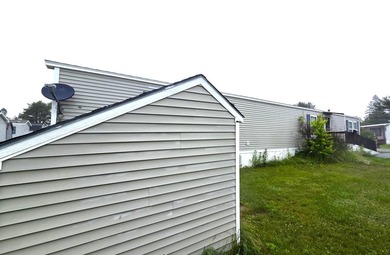This charming 1995 Oxford Rogue's Bluff single-wide mobile home - photo 5