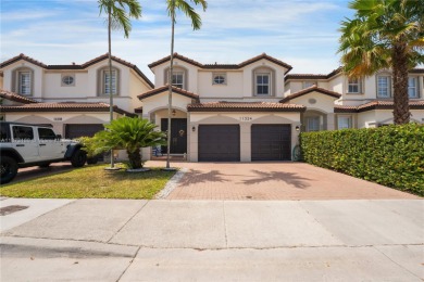 Lake Townhome/Townhouse For Sale in Doral, Florida