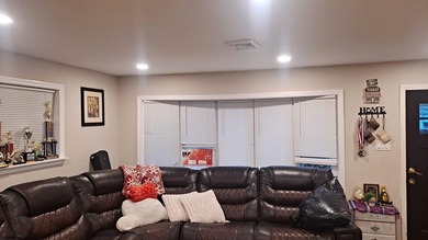 This beautifully renovated ranch home in Venice Park, Atlantic - photo 11
