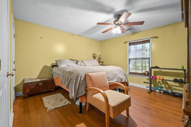 This beautifully maintained 3-bedroom, 2-bath ranch-style home - photo 14