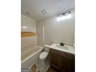 Take a look at the beautiful Williamsburg Plan! This home is - photo 17