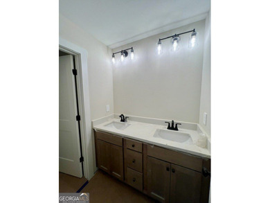 Take a look at the beautiful Williamsburg Plan! This home is - photo 18