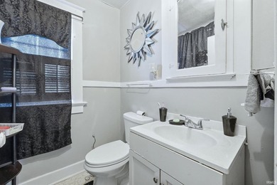 *Great investment opportunity with this well-maintained duplex - photo 19