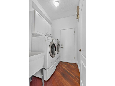 This spacious true 5-bedroom, 3-bathroom home in a gated West - photo 27