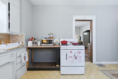 *Great investment opportunity with this well-maintained duplex - photo 28