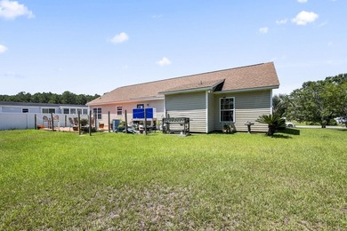 This beautifully maintained 3-bedroom, 2-bath ranch-style home - photo 32