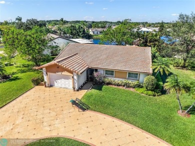 (private lake, pond, creek) Home For Sale in Tamarac Florida