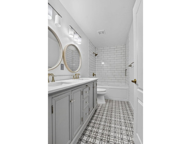 This spacious true 5-bedroom, 3-bathroom home in a gated West - photo 44
