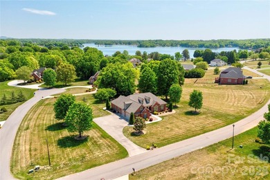 Gorgeous 3BR 2.5BA brick home on a corner lot in The Pointe - photo 2