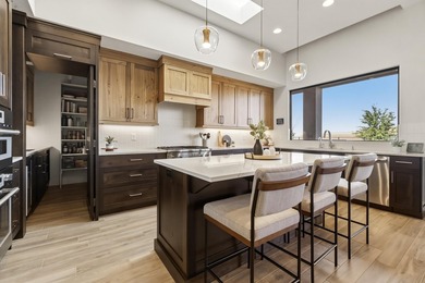 Single level with red rock & mountain views. Nestled in Sand - photo 3