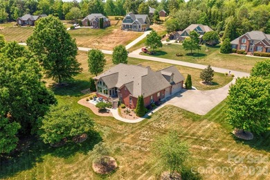 Gorgeous 3BR 2.5BA brick home on a corner lot in The Pointe - photo 6