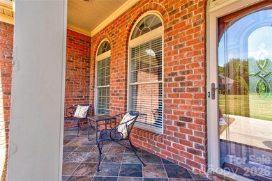 Gorgeous 3BR 2.5BA brick home on a corner lot in The Pointe - photo 10