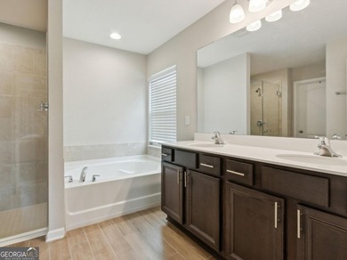 Move in ready, 4 bedroom, 2 bath, easy living floor plan - photo 17
