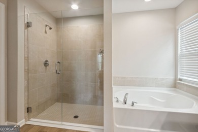 Move in ready, 4 bedroom, 2 bath, easy living floor plan - photo 18