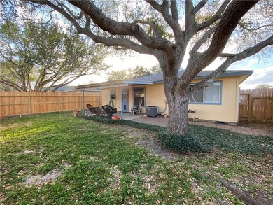 Welcome to this charming, one-owner, well cared for home - photo 2