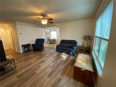 Welcome to this charming, one-owner, well cared for home - photo 3