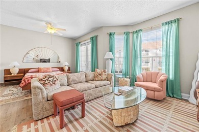 Coastal charm meets investment opportunity! This - photo 4