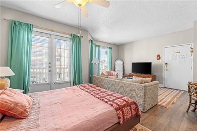 Coastal charm meets investment opportunity! This - photo 9