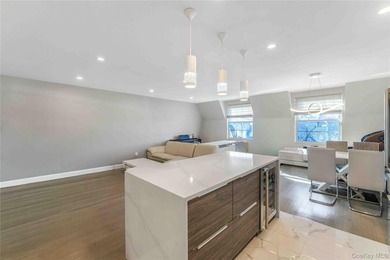 Stunning beautiful luxury-renovated 3-bedroom, 2-full-bath condo - photo 4