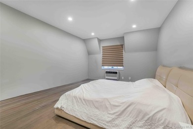 Stunning beautiful luxury-renovated 3-bedroom, 2-full-bath condo - photo 9