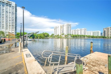 Gorgeous 2bed 2 bath corner unit in Aventura. Lots of space and