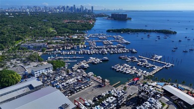 Elegant 9th-floor residence at the exclusive Grovenor House in