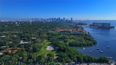 Elegant 9th-floor residence at the exclusive Grovenor House in