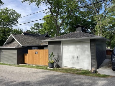 TWO BEAUTIFUL WATERFRONT HOMES! Imagine owning 2 waterfront - photo 2
