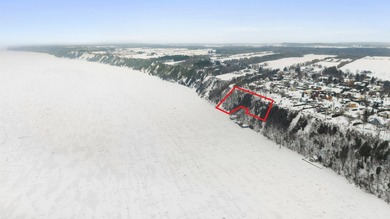 Beautiful lot of approximately 68 873 sq. ft. offering a - photo 2