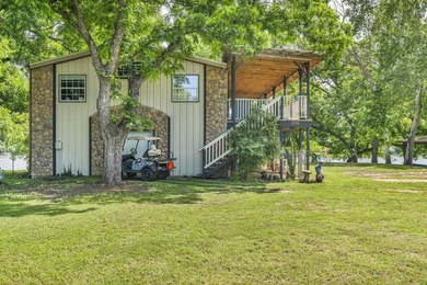 Nestled on a quiet dead-end street, this stunning two-story - photo 7