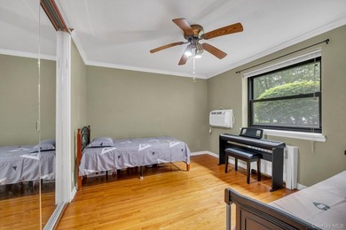 Highly Desirable Sunny Spacious 2 Bedroom, 1 Bathroom includes - photo 11