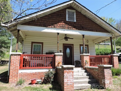 ** REDUCED TO SELL! A MUST SEE! Charming Craftsman Home with - photo 2