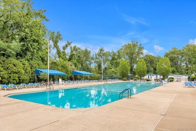 Highly Desirable Sunny Spacious 2 Bedroom, 1 Bathroom includes - photo 15
