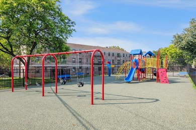 Highly Desirable Sunny Spacious 2 Bedroom, 1 Bathroom includes - photo 16