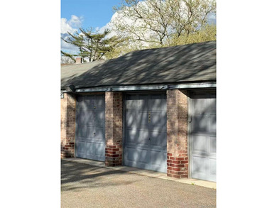 Highly Desirable Sunny Spacious 2 Bedroom, 1 Bathroom includes - photo 18