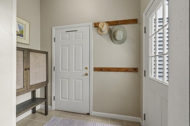 Welcome to this well-maintained, bright, and inviting home - photo 6